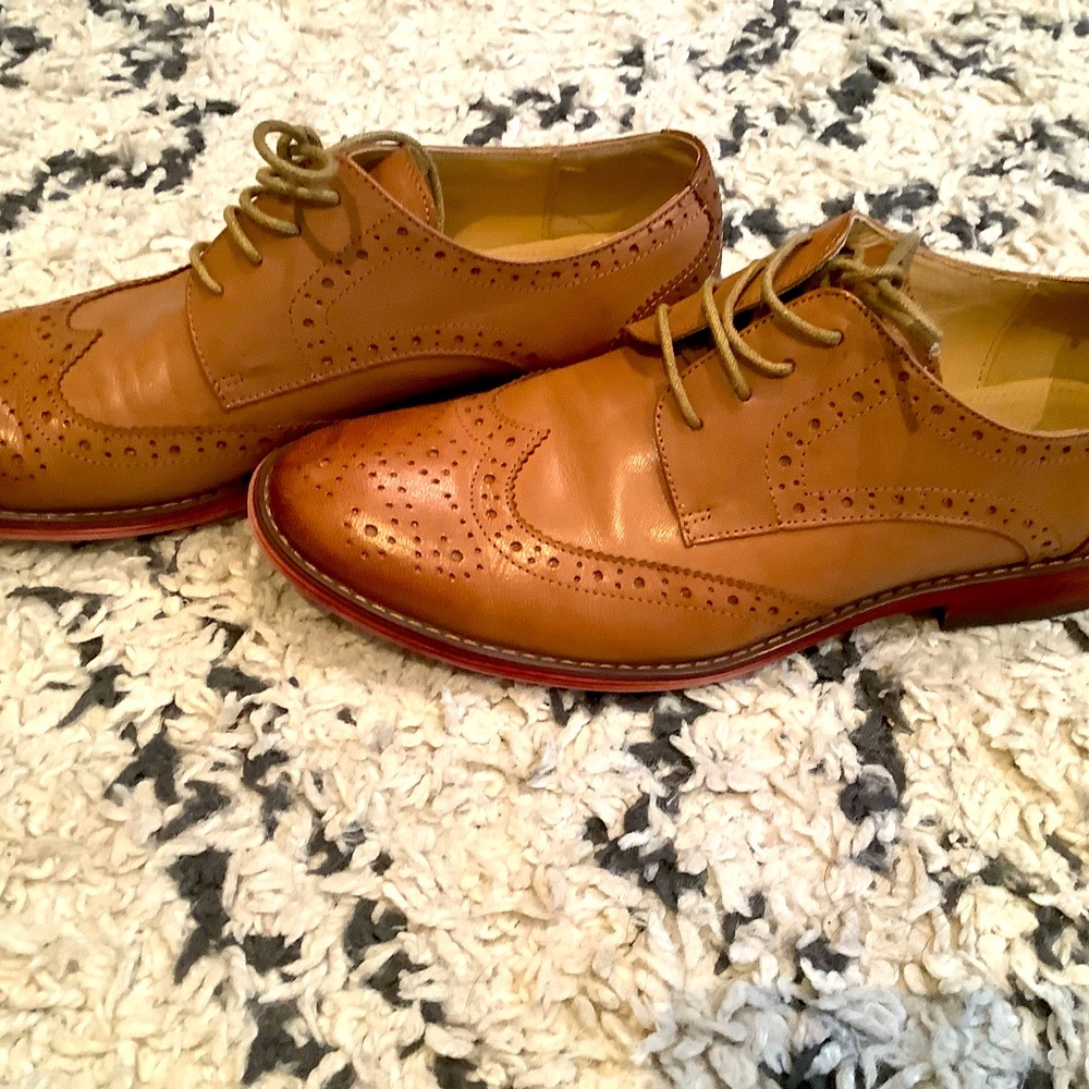 Women’s Tan Lace-Up Oxfords